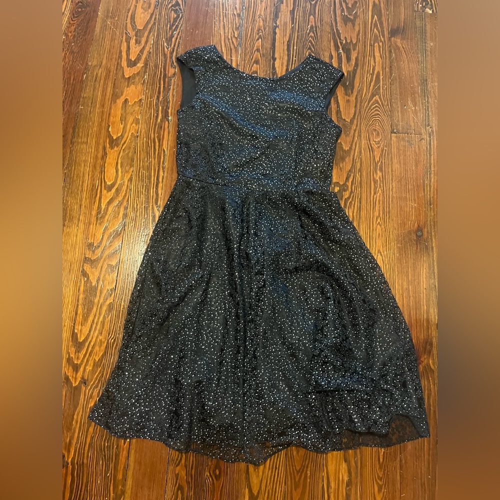 TAHARI Black Silvery Sparkly Dress with Black Sill Belt (Womens 10, Like New)